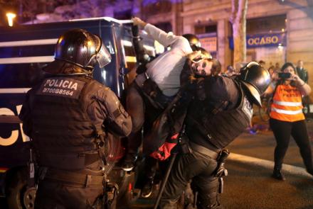 News Wrap: Hundreds charged in Barcelona protests: asset-mezzanine-16x9