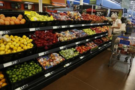 Americans waste up to 40 percent of the food they produce: asset-mezzanine-16x9