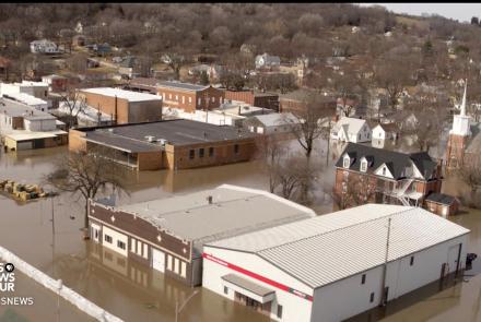 News Wrap: Midwest fears additional flooding from snowmelt: asset-mezzanine-16x9